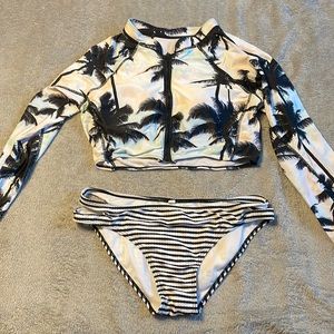 Rash guard/crop top swimsuit